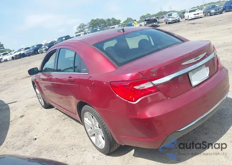 2013 Chrysler 200 Lx z USA, uszkodzony, nr VIN 1C3CCBAB6DN670410